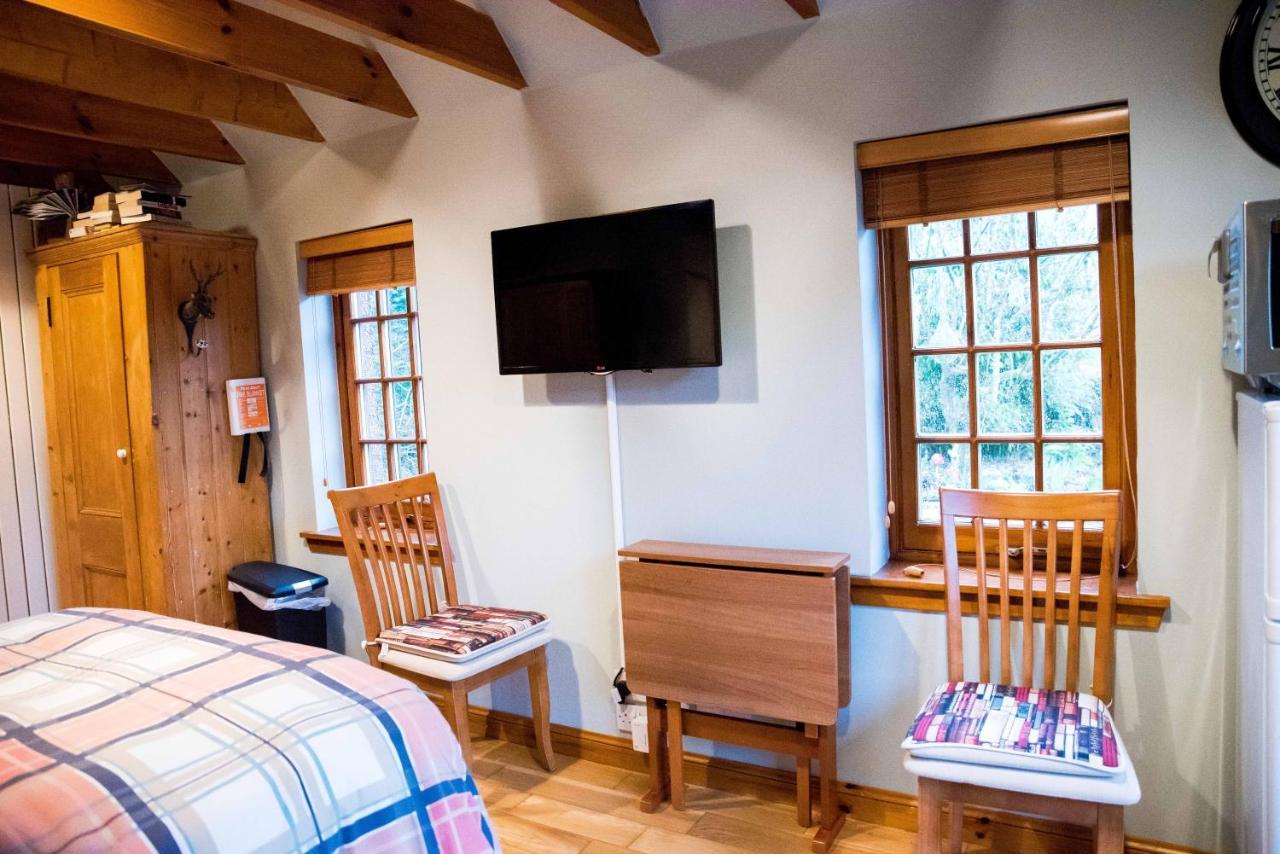Bed and Breakfast Kirkstyle Hideaway Арброт Экстерьер фото